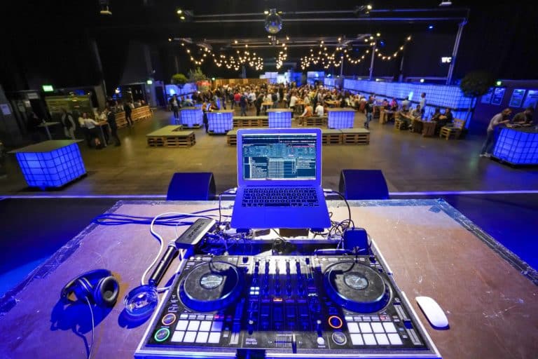 Abschlussball-DJ-Mischpult